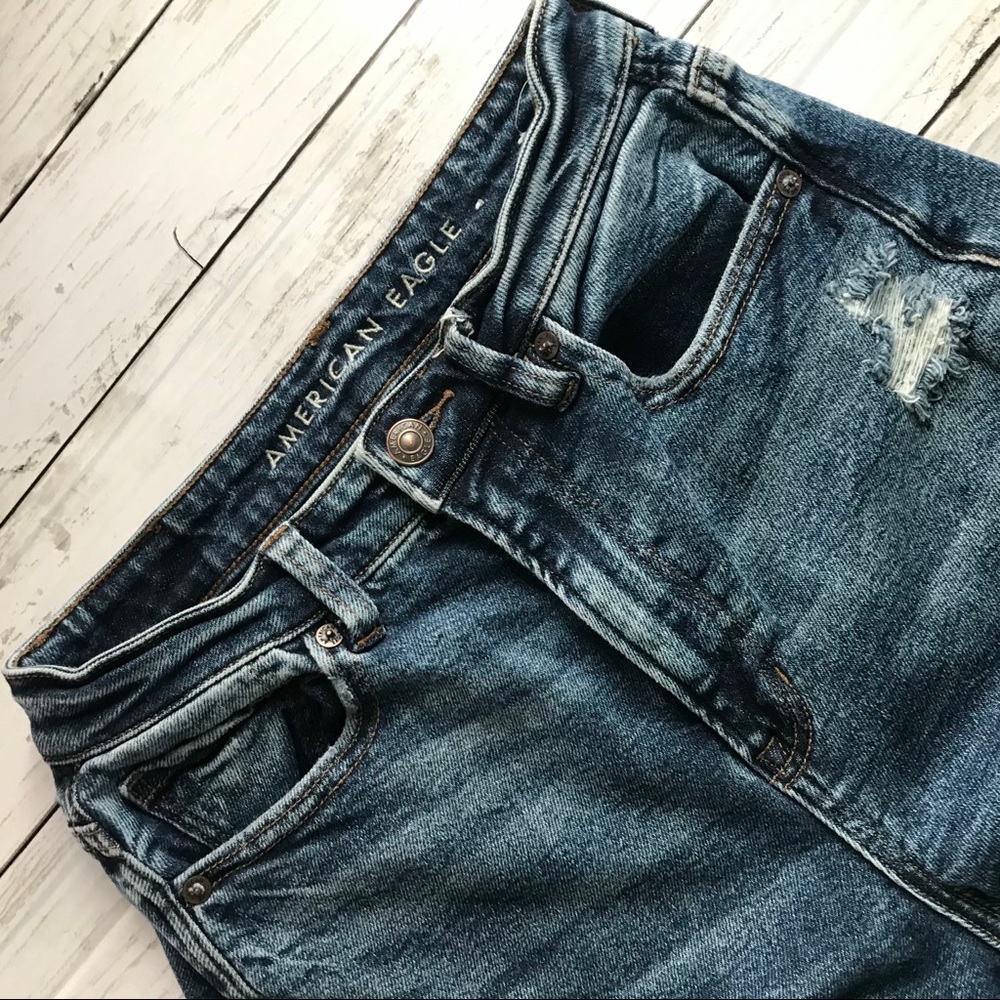AMERICAN EAGLE. Highest Rise distressed Mom Jeans.
